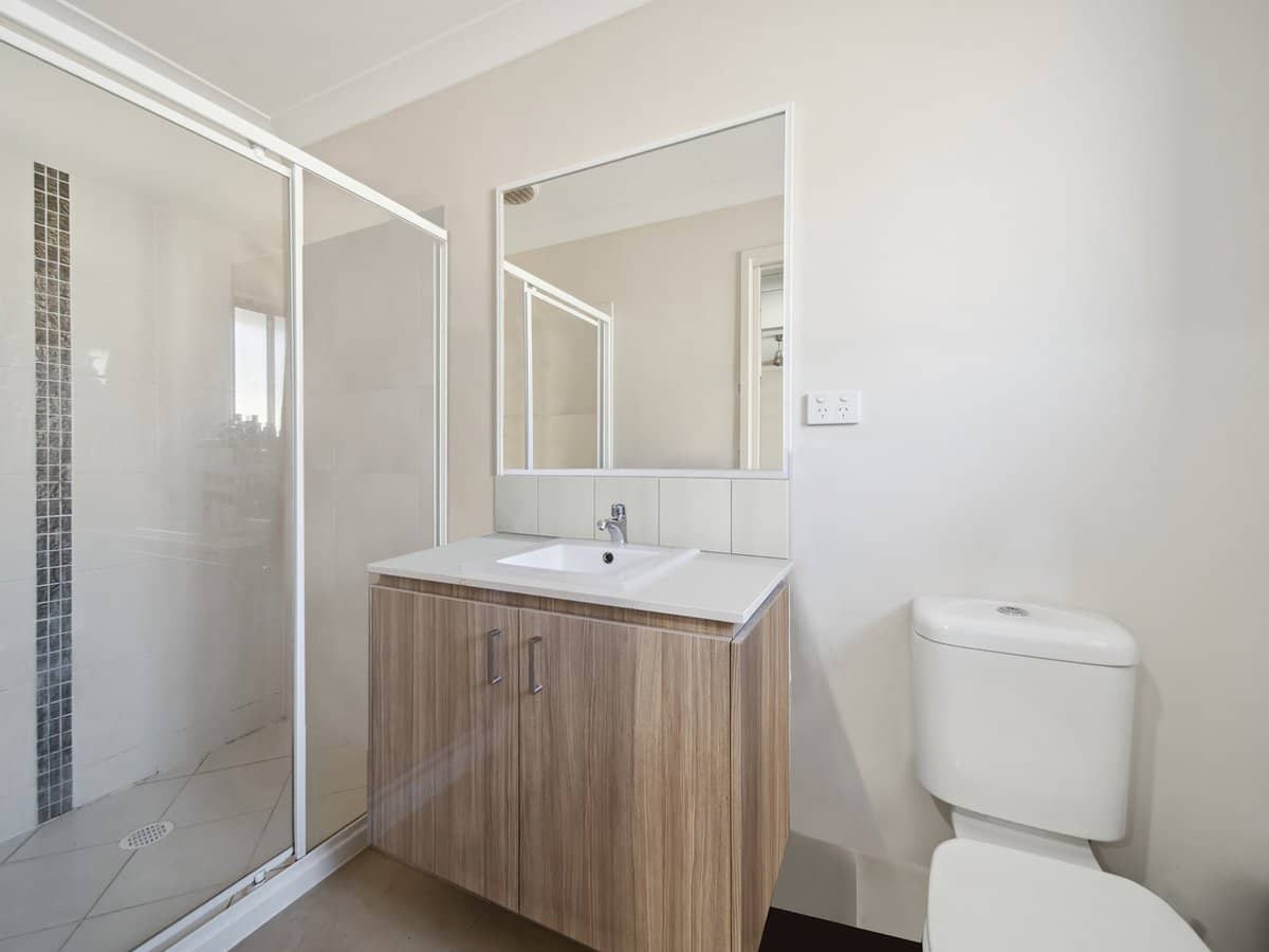 5 Bishampton Circuit, LOGAN RESERVE - Thumbnail 9