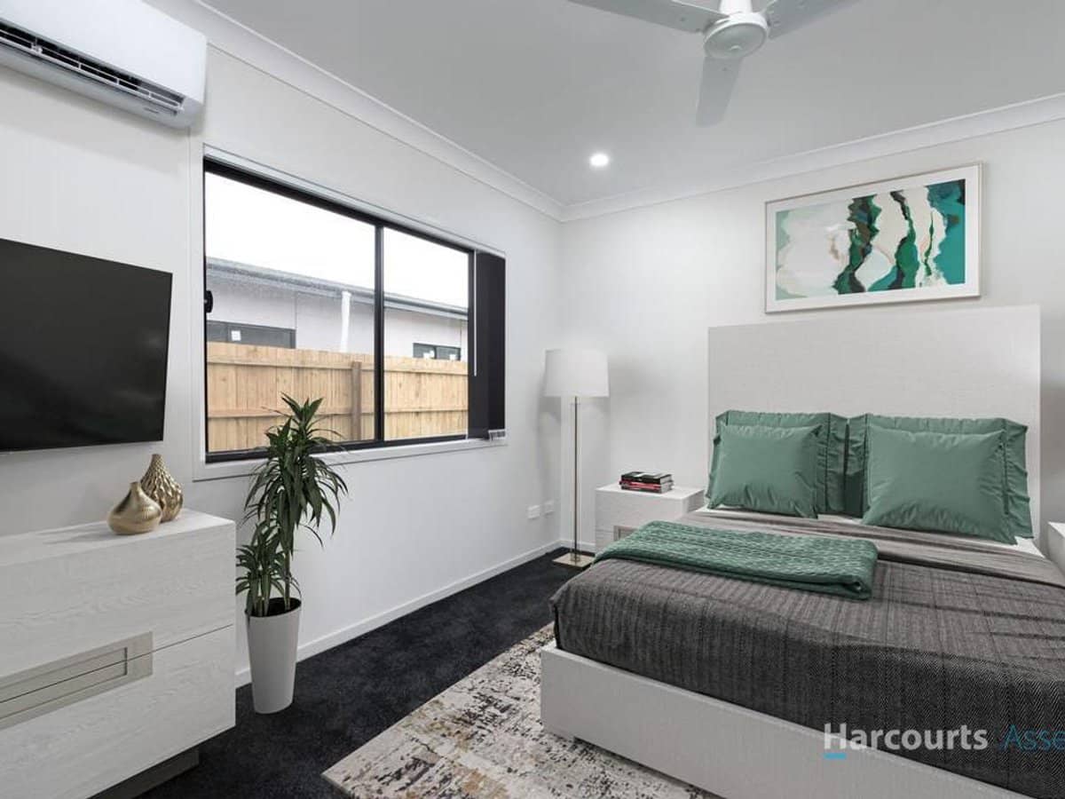 9 Mills Way, GREENBANK - Thumbnail 2