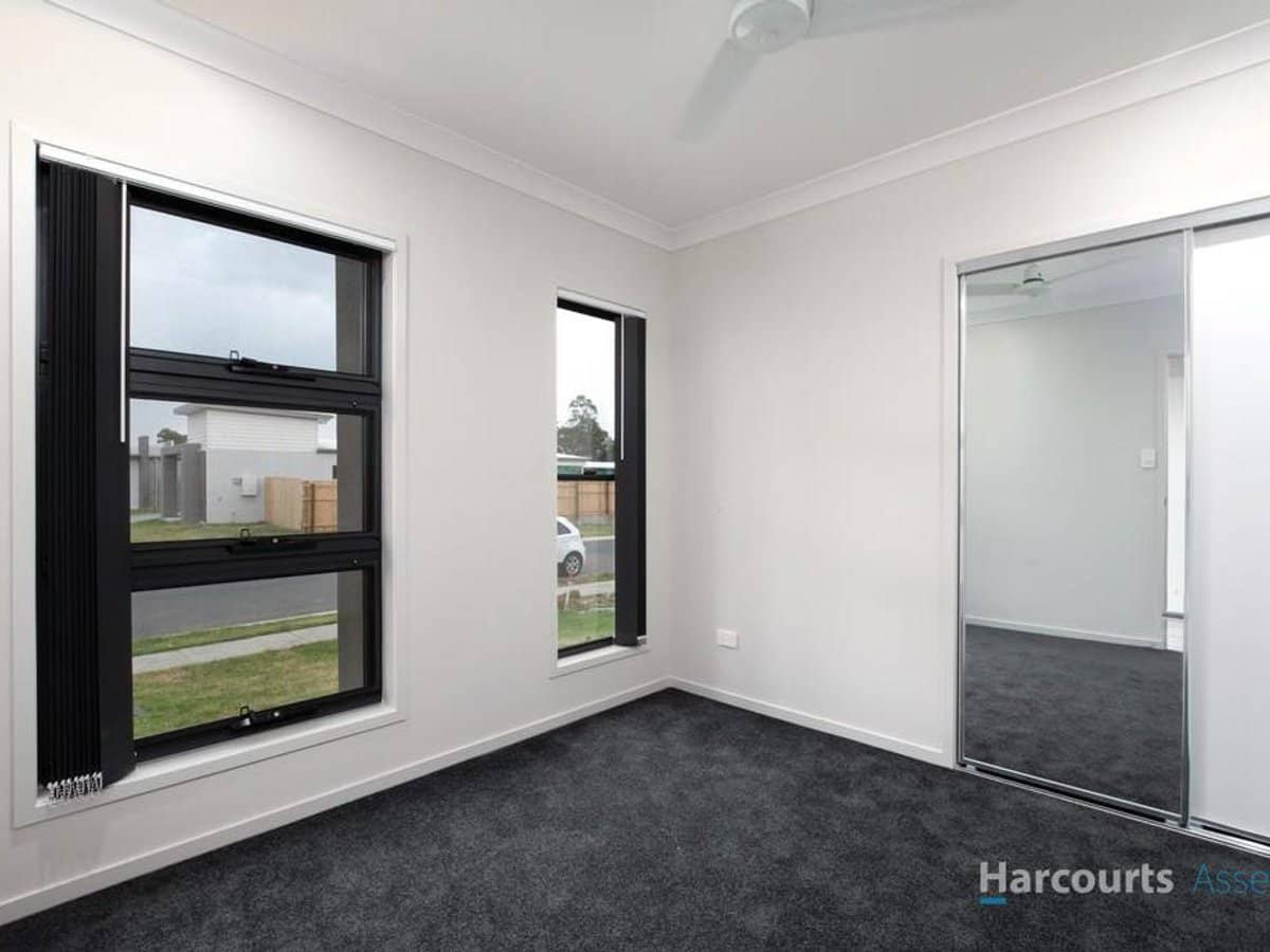 9 Mills Way, GREENBANK - Thumbnail 4