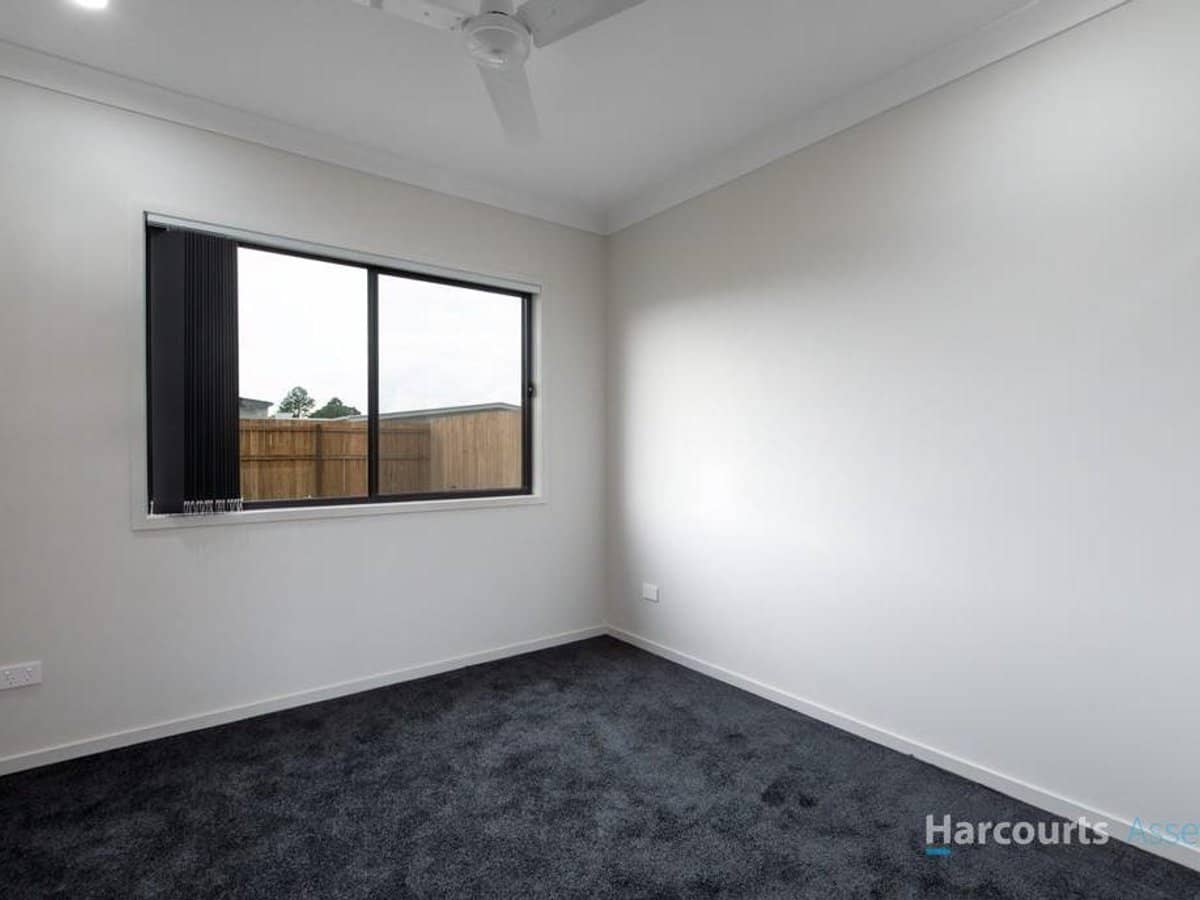 9 Mills Way, GREENBANK - Thumbnail 7