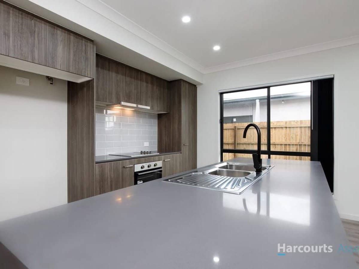 9 Mills Way, GREENBANK - Thumbnail 8