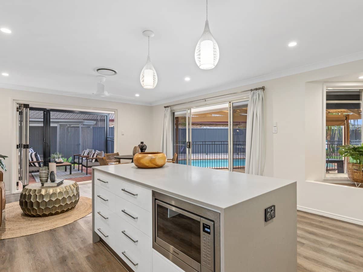 10 Creekview Street, HELENSVALE - Thumbnail 4