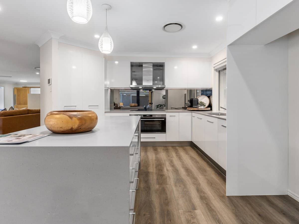 10 Creekview Street, HELENSVALE - Thumbnail 6