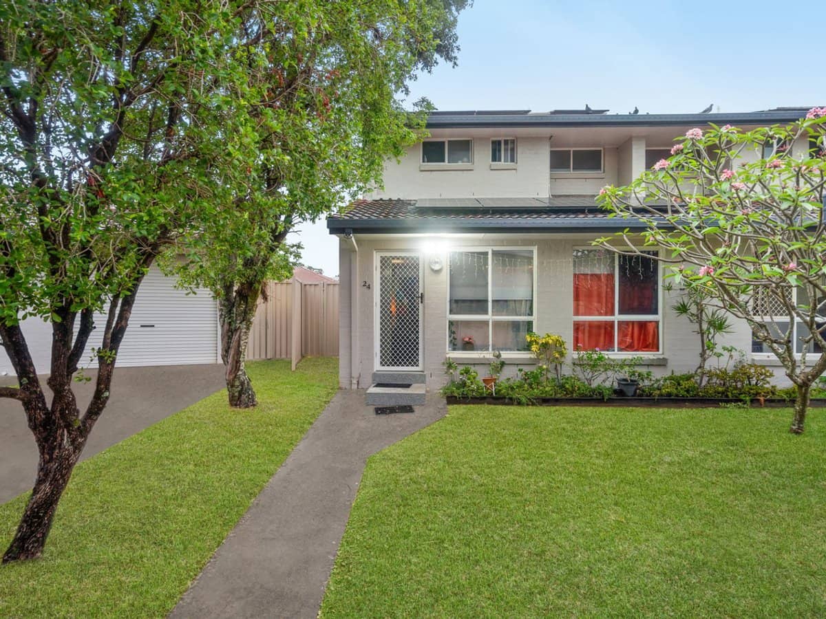 13-17 Brown Street, LABRADOR - Thumbnail 1