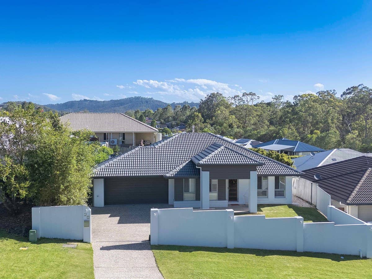 25 Rutherford Circuit, GILSTON - Thumbnail 1