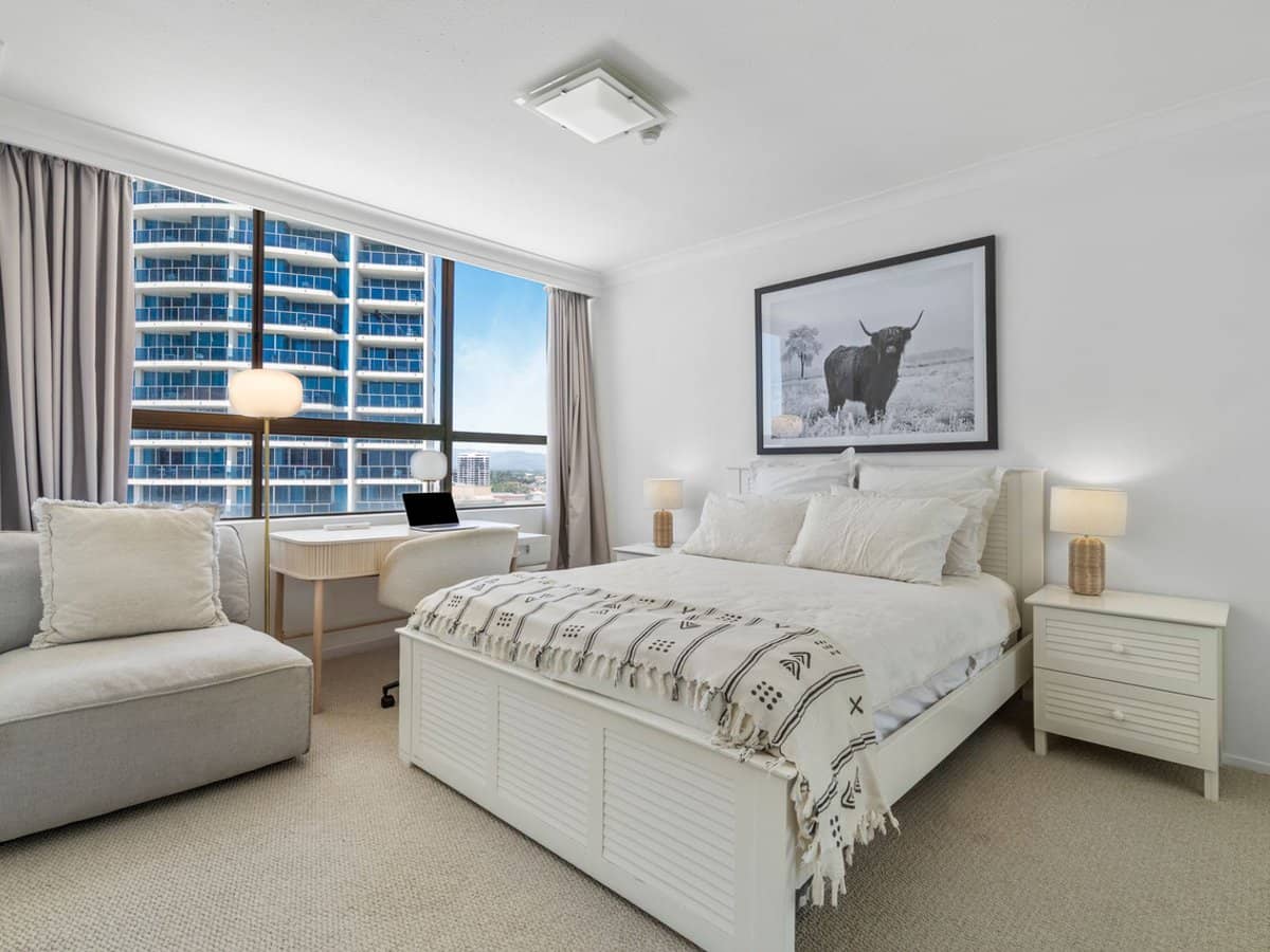 18-22 Orchid Avenue, SURFERS PARADISE - Thumbnail 2