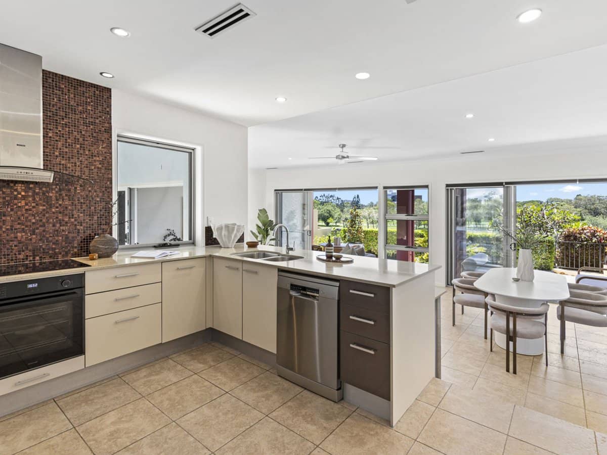 3013 The Boulevarde, Carrara - Thumbnail 11