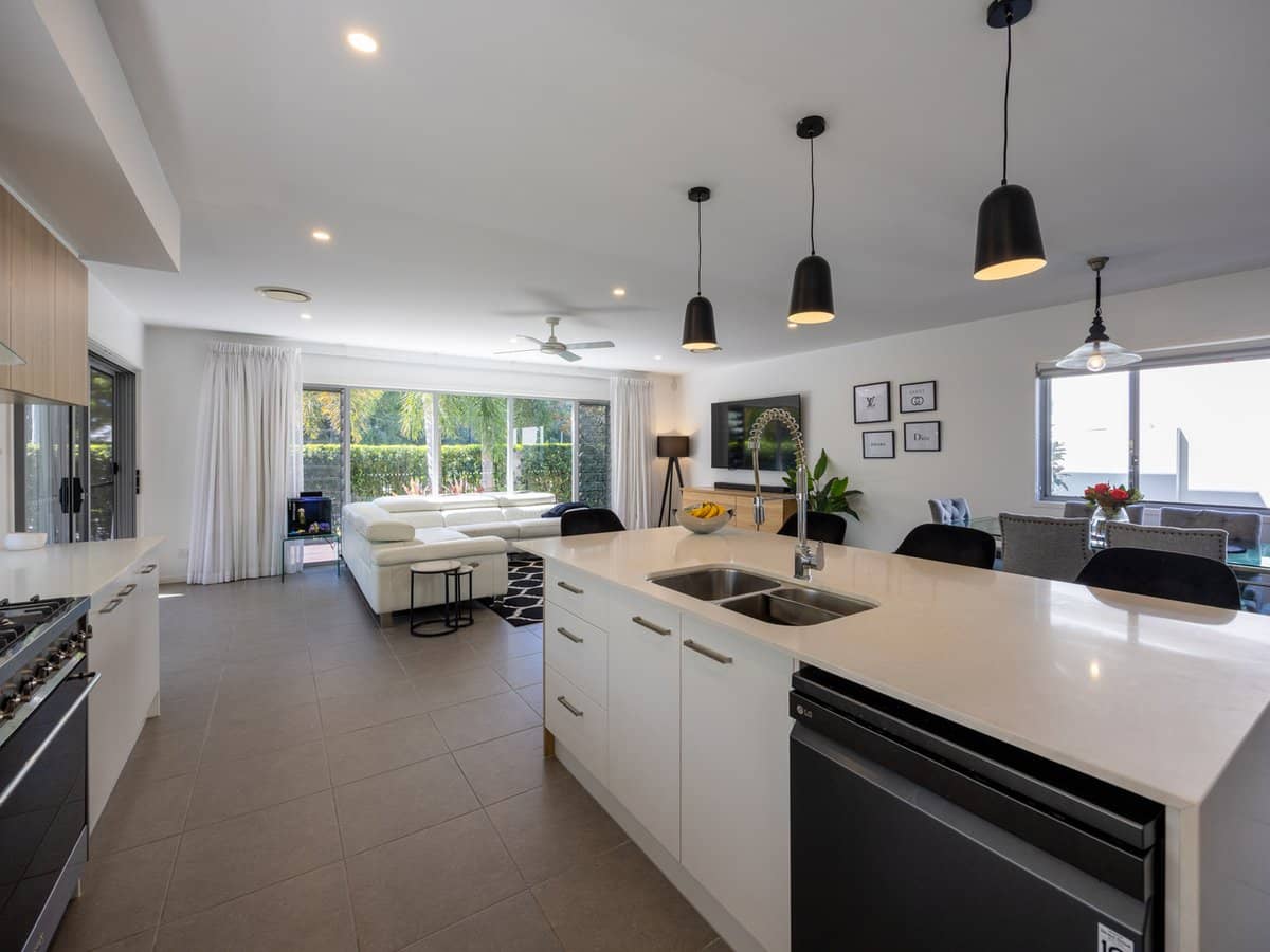 7815 Pavilions Close, Hope Island - Thumbnail 6