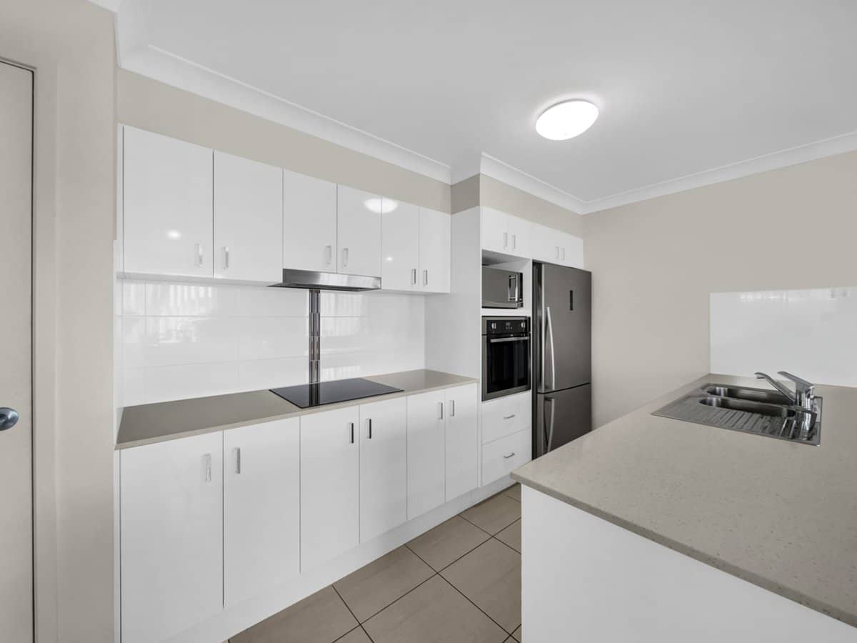 26 Lane Court, MOUNT WARREN PARK - Thumbnail 3
