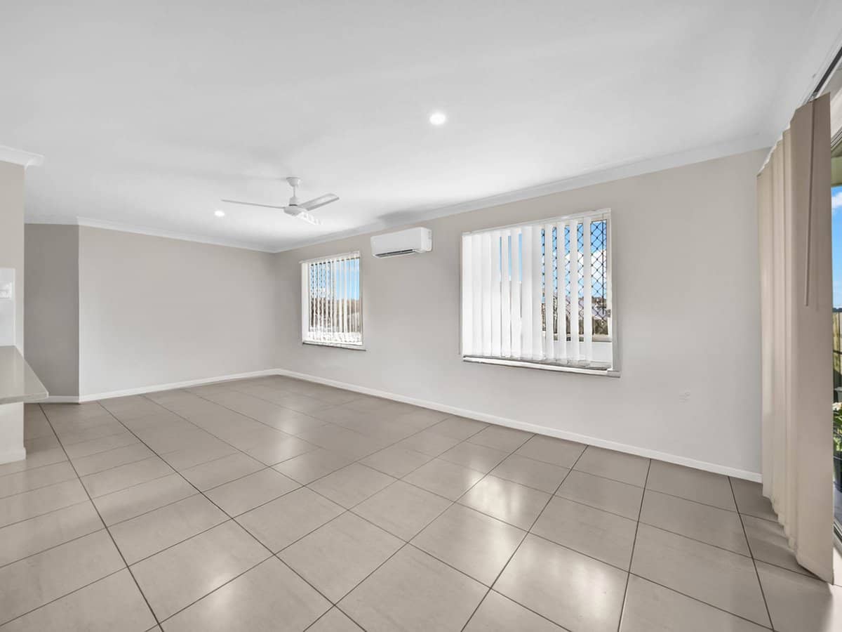 26 Lane Court, MOUNT WARREN PARK - Thumbnail 4