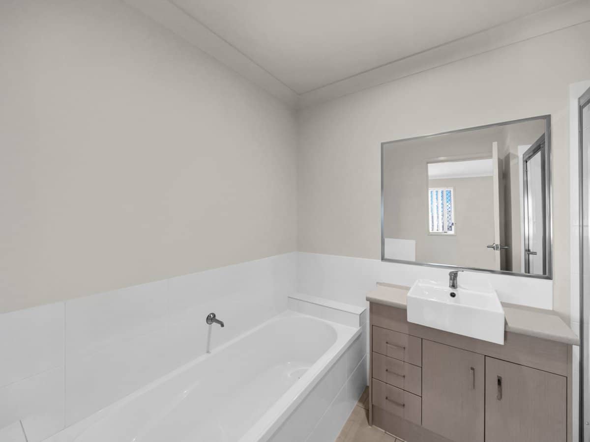 26 Lane Court, MOUNT WARREN PARK - Thumbnail 11