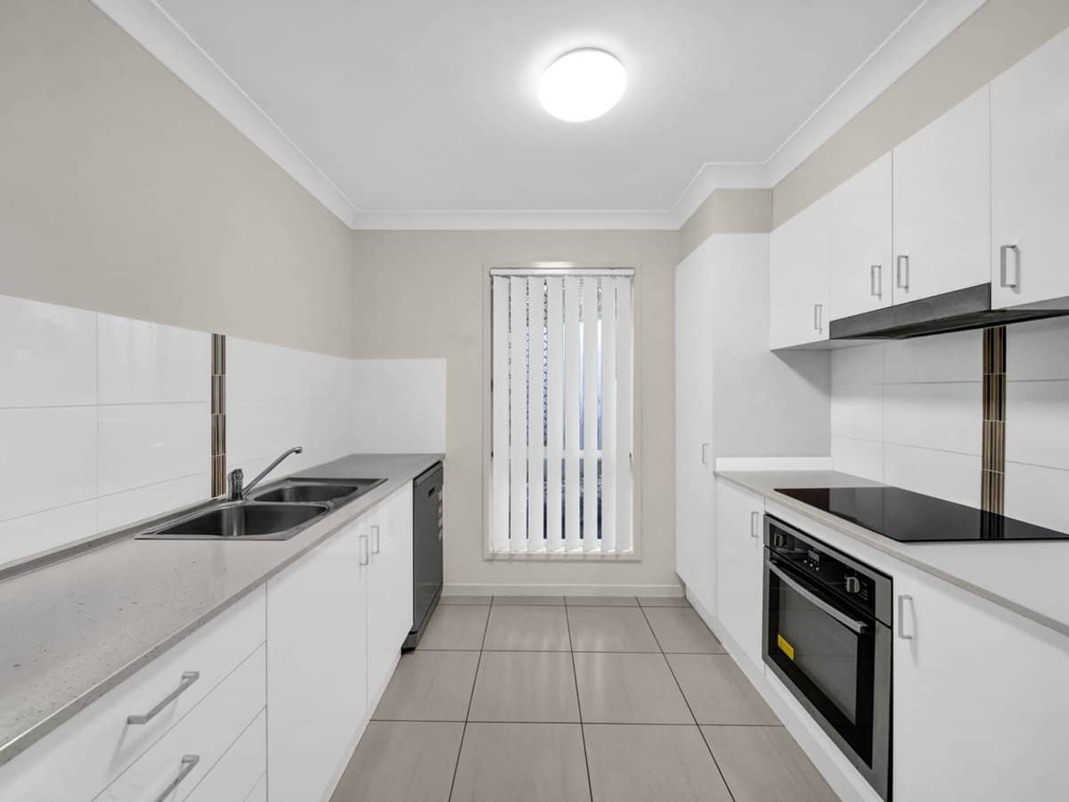 26 Lane Court, MOUNT WARREN PARK - Thumbnail 14