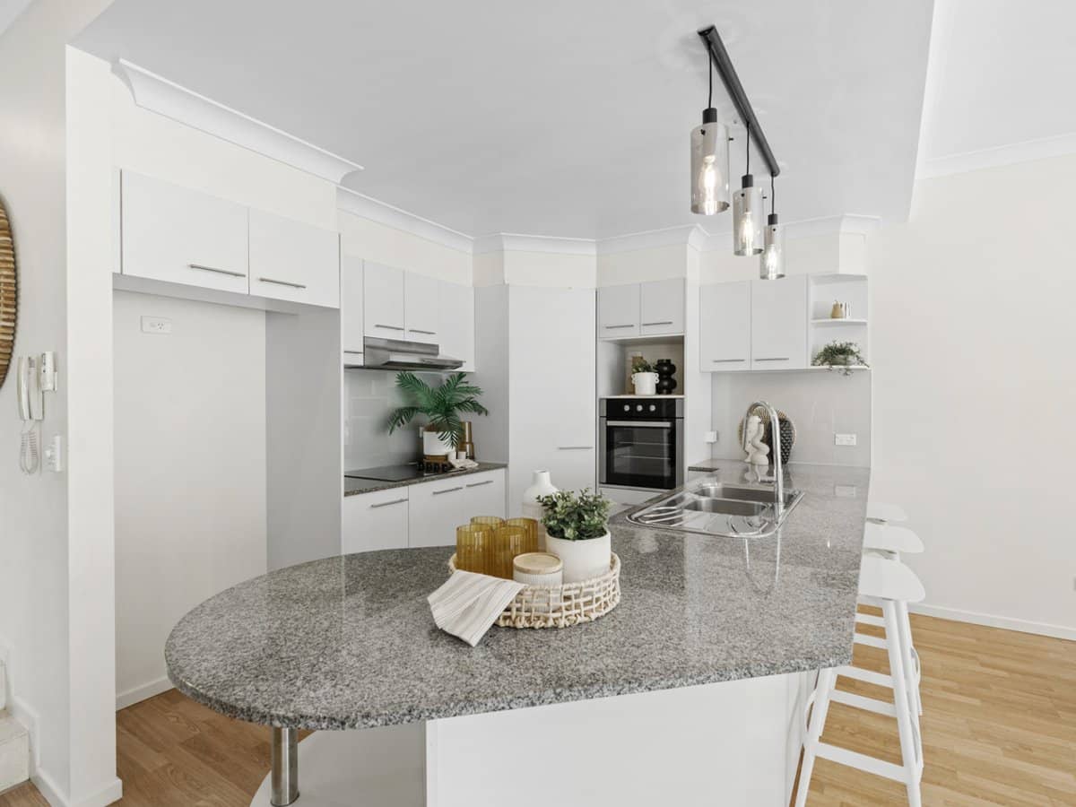 13 Ranier Crescent, VARSITY LAKES - Thumbnail 3