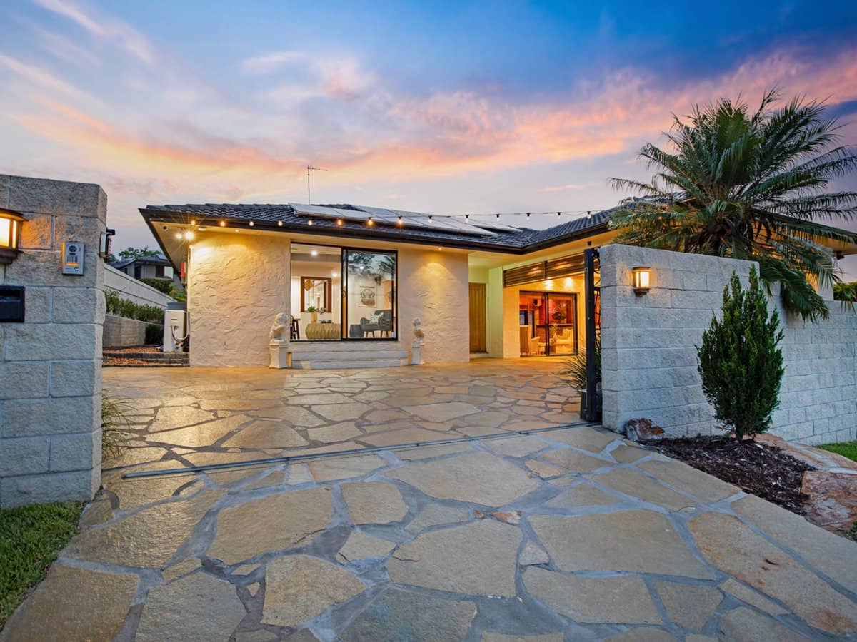 14 Tyalla Drive, ASHMORE - Thumbnail 1