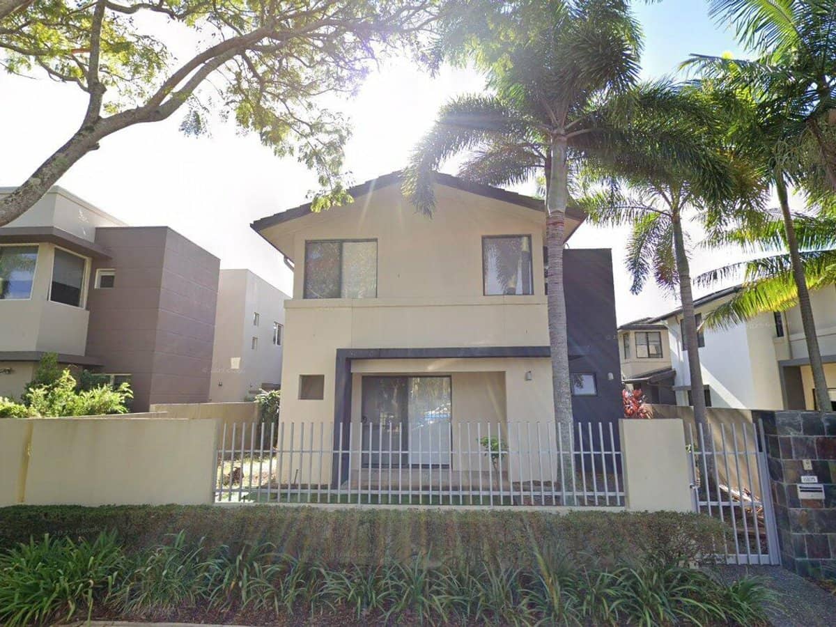 6105 The Lakes Drive, Hope Island - Thumbnail 1