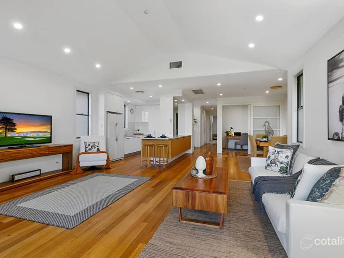 6105 The Lakes Drive, Hope Island - Thumbnail 7