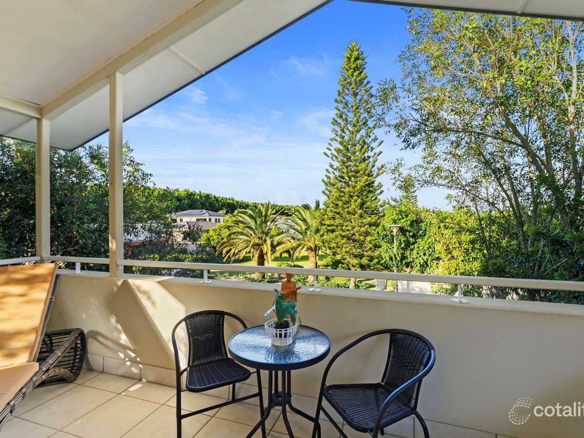 6105 The Lakes Drive, Hope Island - Thumbnail 10