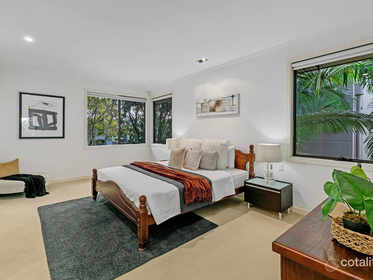 6105 The Lakes Drive, Hope Island - Thumbnail 12