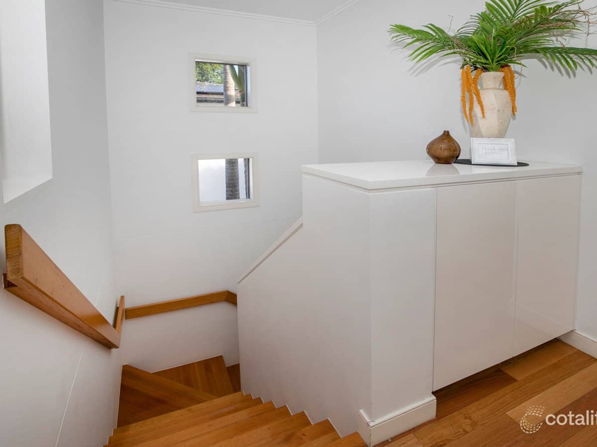 6105 The Lakes Drive, Hope Island - Thumbnail 13