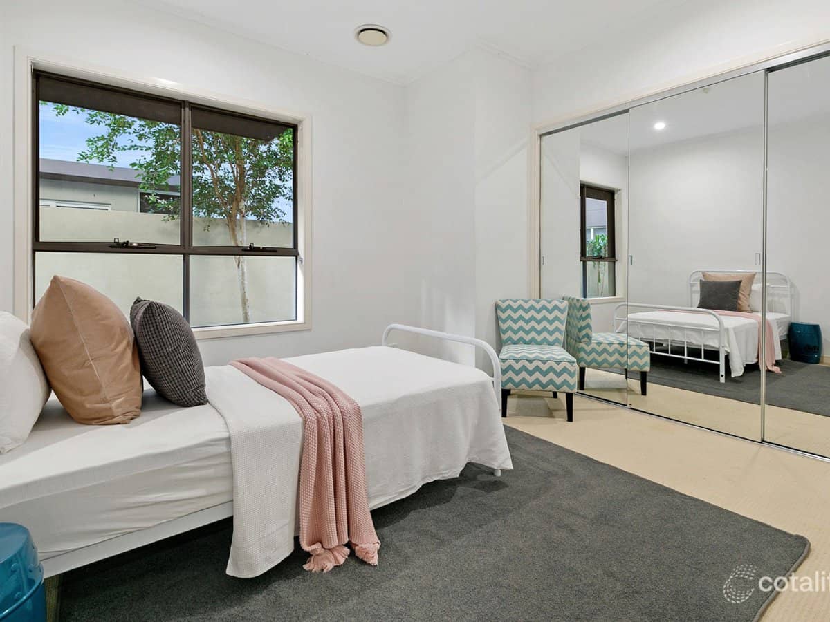 6105 The Lakes Drive, Hope Island - Thumbnail 14