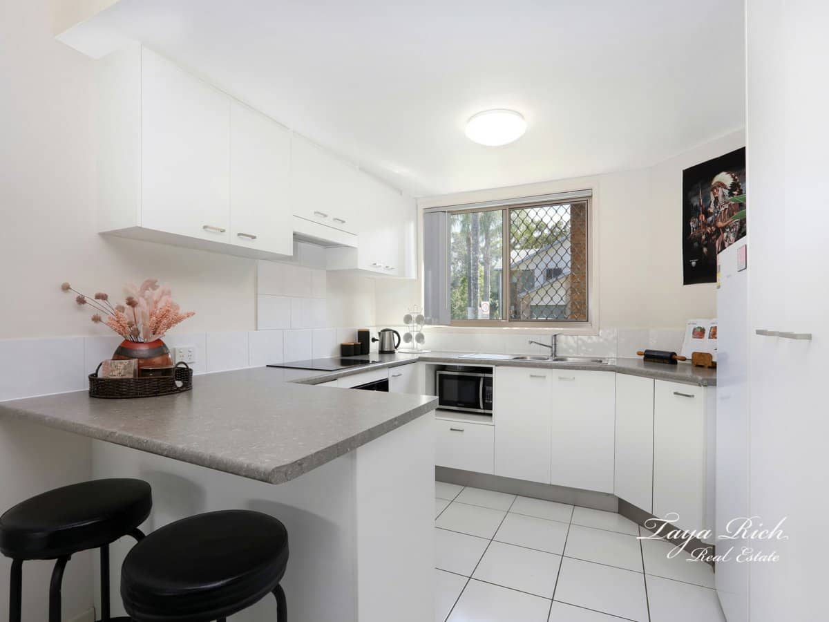 14 Bourton Road, MERRIMAC - Thumbnail 8