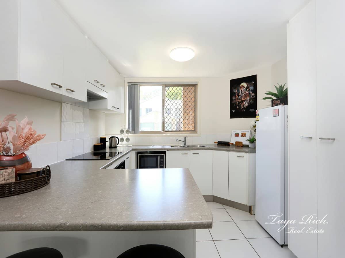 14 Bourton Road, MERRIMAC - Thumbnail 9