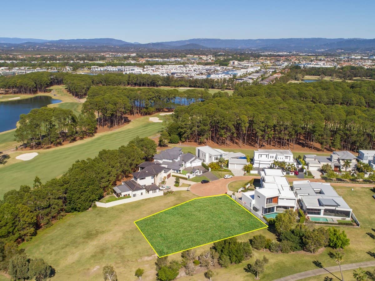 2268 Banksia Lakes Drive, Sanctuary Cove - Thumbnail 1