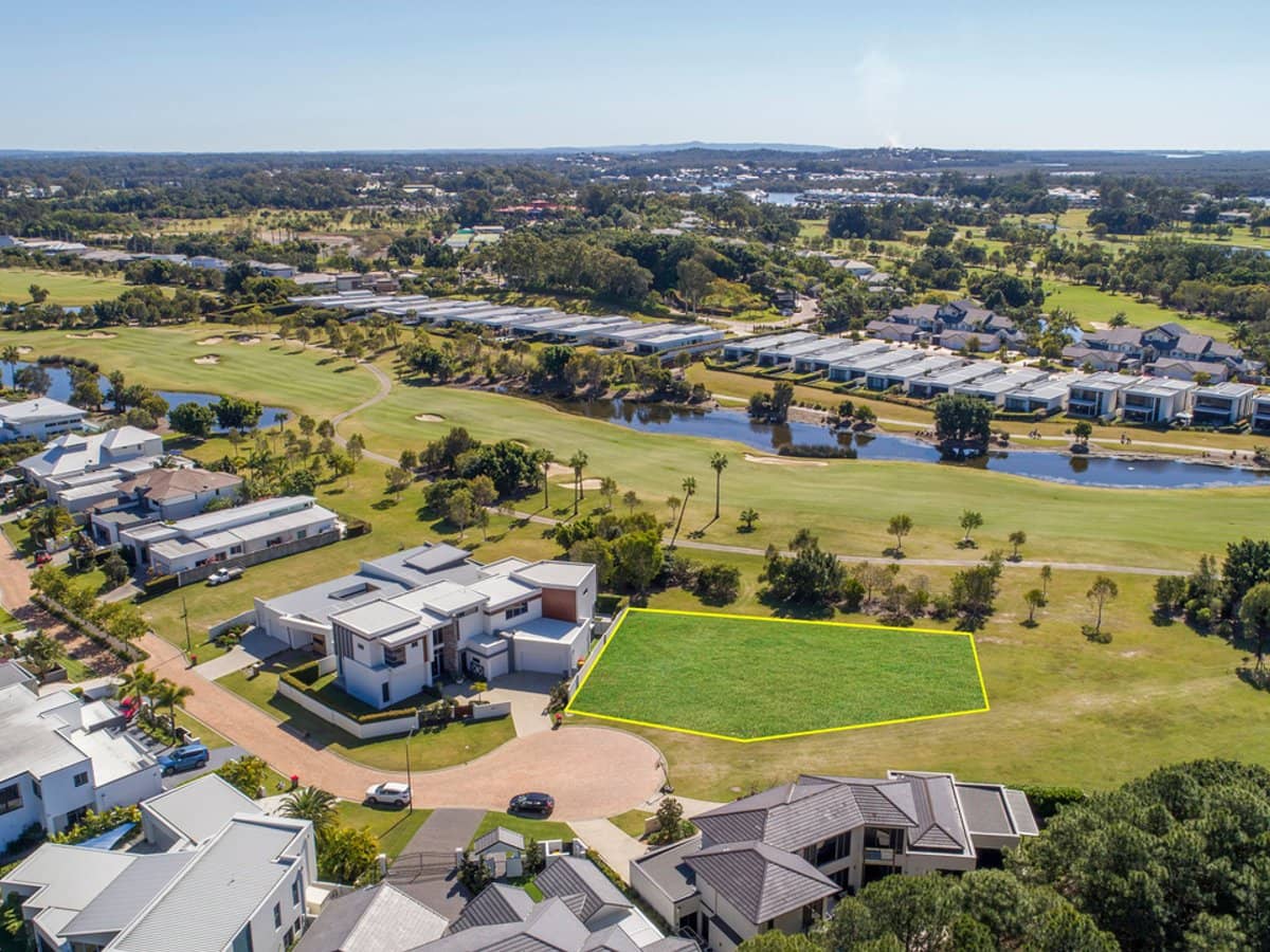 2268 Banksia Lakes Drive, Sanctuary Cove - Thumbnail 3