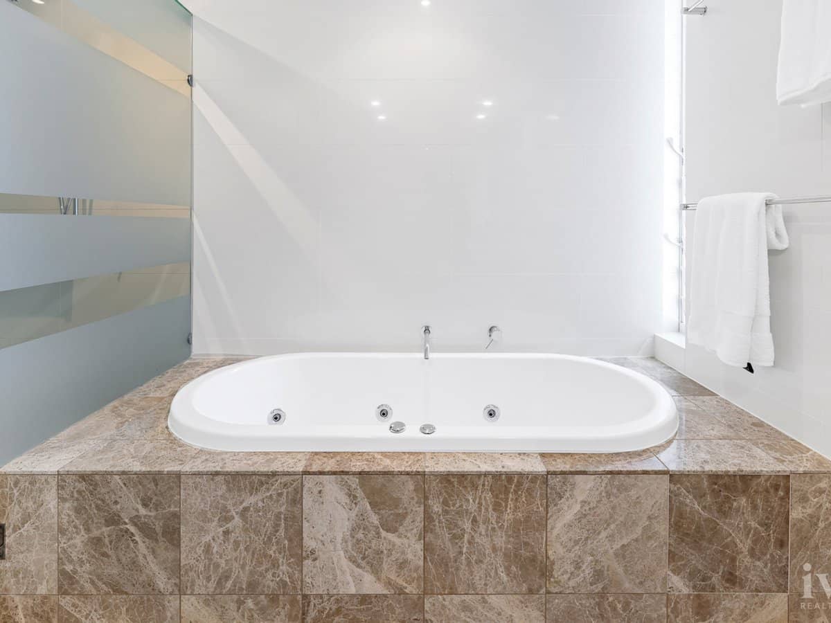 7507 Springfield Drive, Hope Island - Thumbnail 11