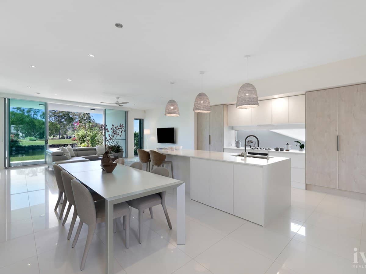 7507 Springfield Drive, Hope Island - Thumbnail 2