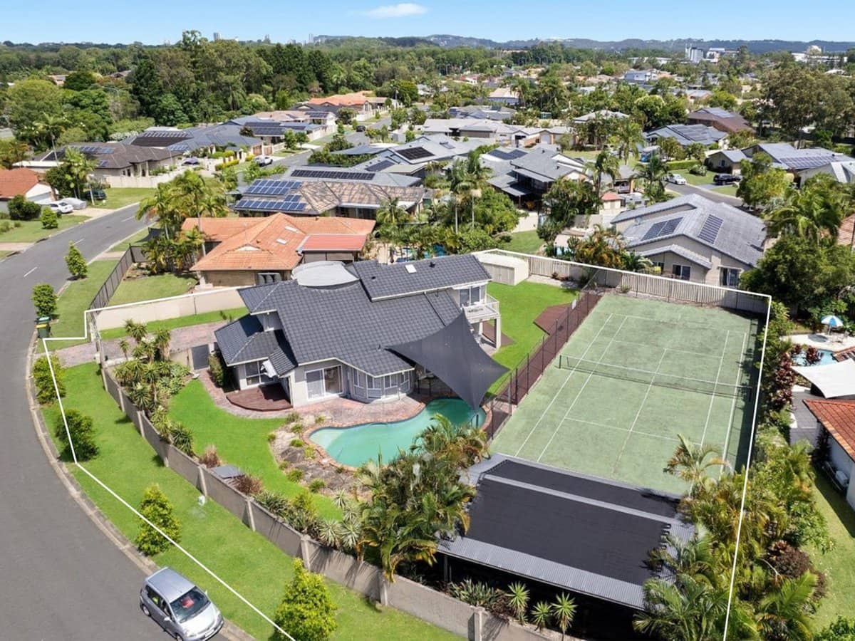 60-62 Newport Drive, ROBINA - Thumbnail 2