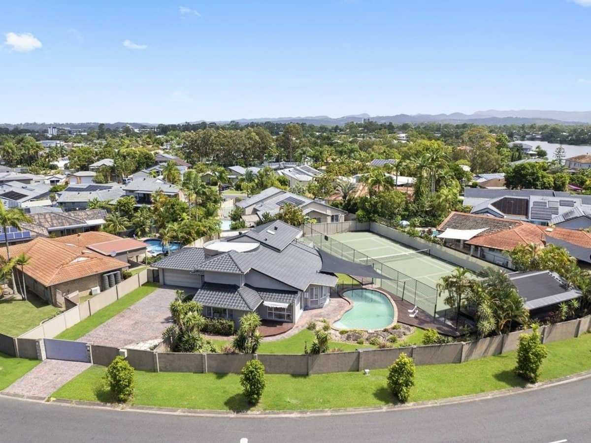 60-62 Newport Drive, ROBINA - Thumbnail 2