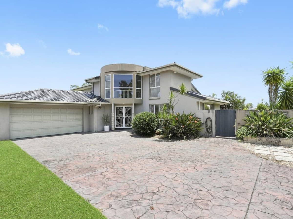 60-62 Newport Drive, ROBINA - Thumbnail 4