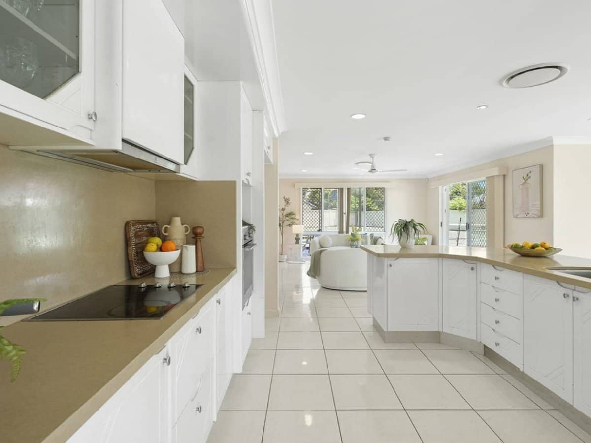 60-62 Newport Drive, ROBINA - Thumbnail 9