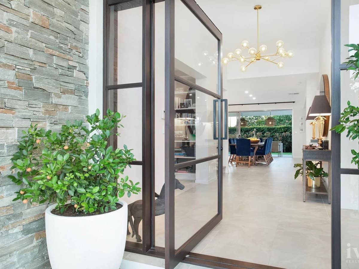 3077 Forest Hills Drive, Sanctuary Cove - Thumbnail 2