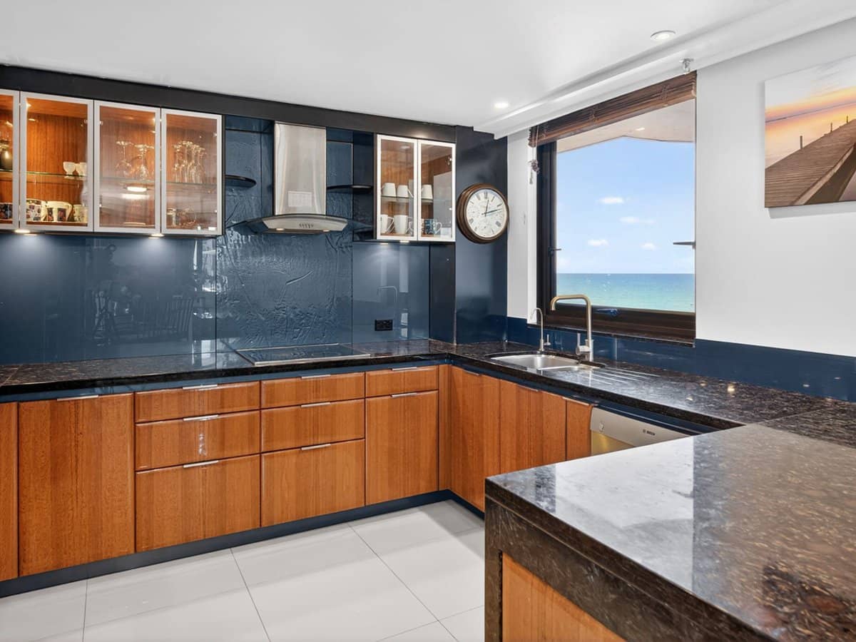 4 Thornton Street, Surfers Paradise - Thumbnail 2