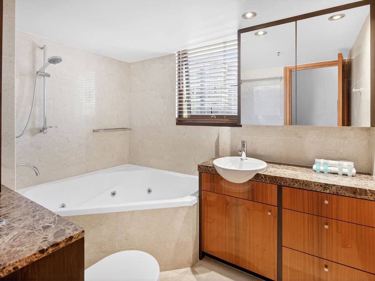 4 Thornton Street, Surfers Paradise - Thumbnail 8