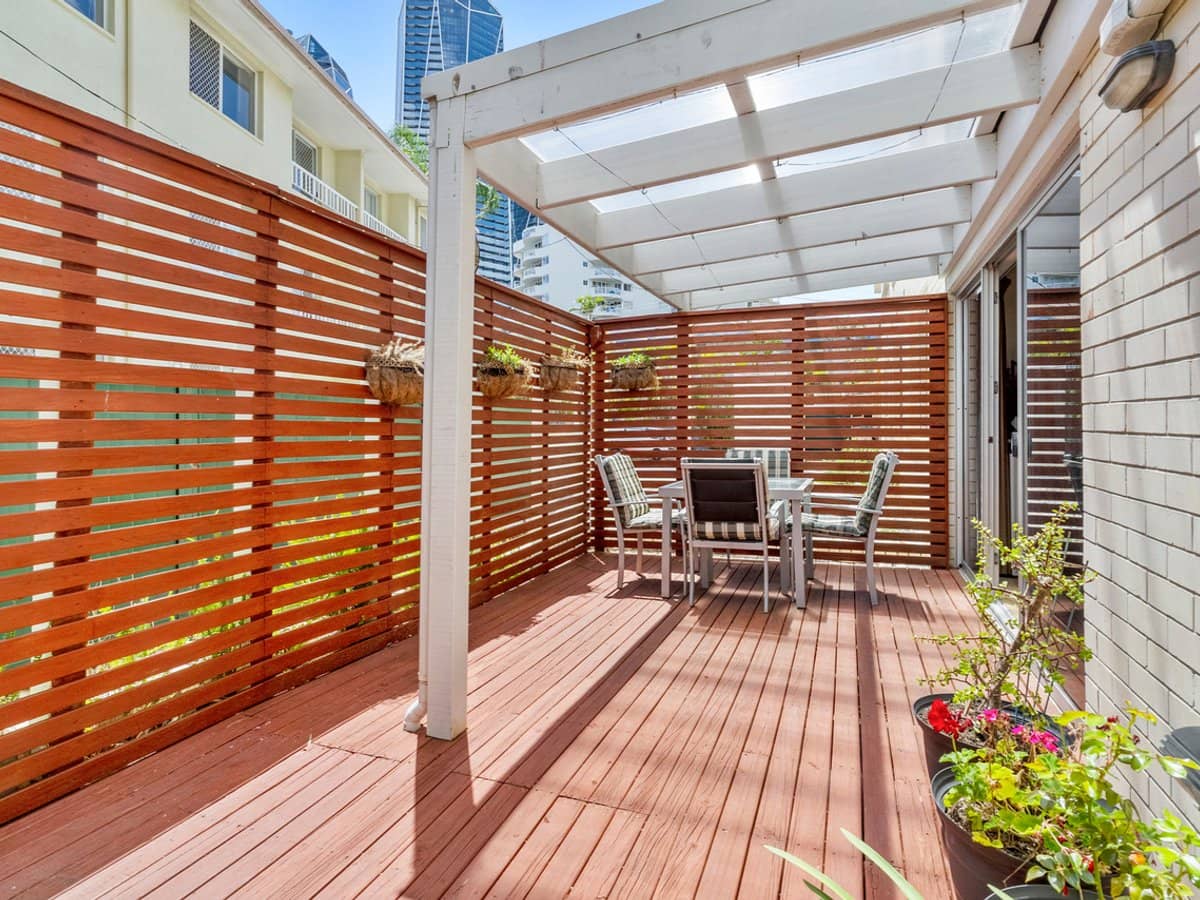 28 Beach Parade, SURFERS PARADISE - Thumbnail 2