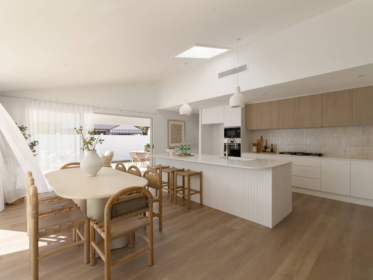 62 Numeralla Avenue, ASHMORE - Thumbnail 3