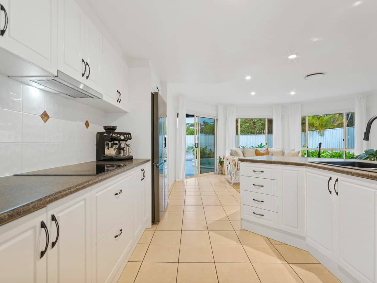 3 Lanai Drive, BURLEIGH WATERS - Thumbnail 6