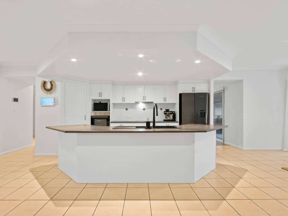 3 Lanai Drive, BURLEIGH WATERS - Thumbnail 8
