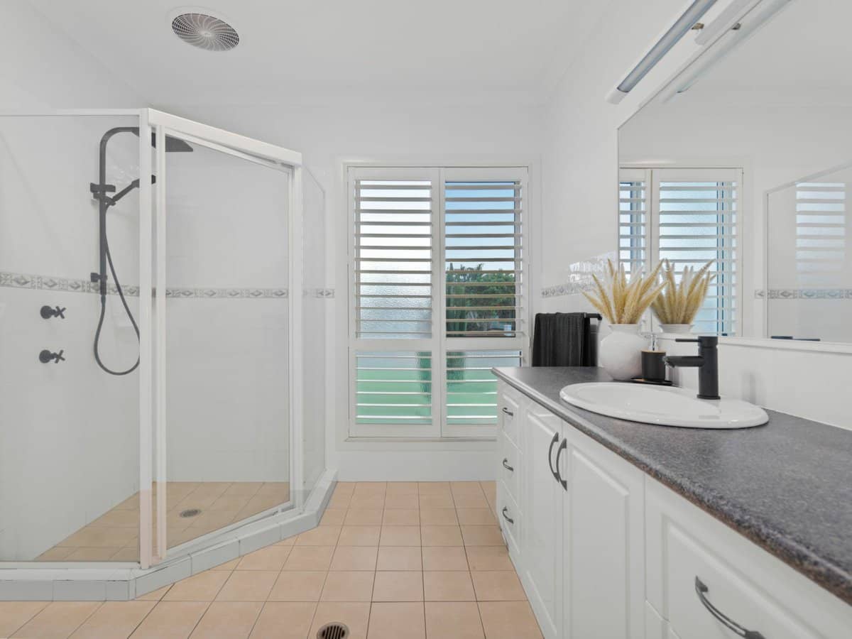 3 Lanai Drive, BURLEIGH WATERS - Thumbnail 13