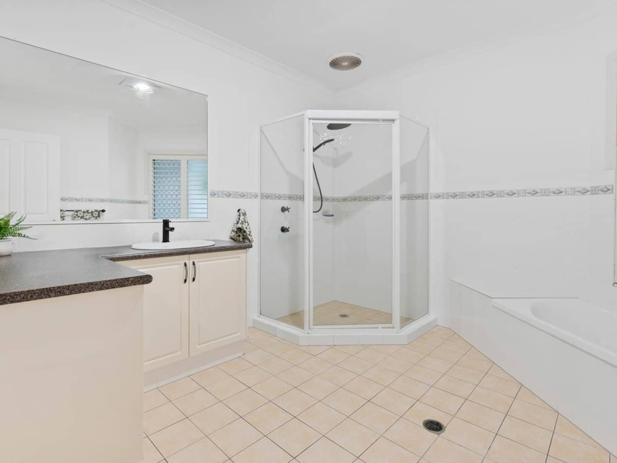 3 Lanai Drive, BURLEIGH WATERS - Thumbnail 19