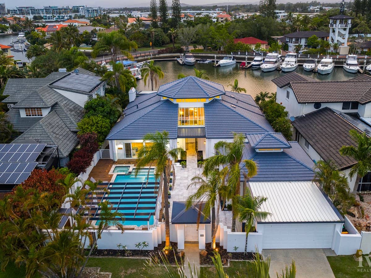 4 Excalibur Court, Sovereign Islands - Thumbnail 2