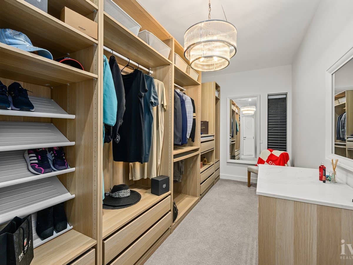 4 Excalibur Court, Sovereign Islands - Thumbnail 20