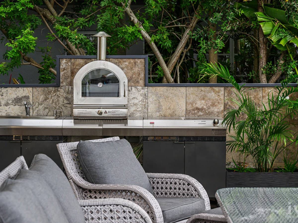 4 Excalibur Court, Sovereign Islands - Thumbnail 12