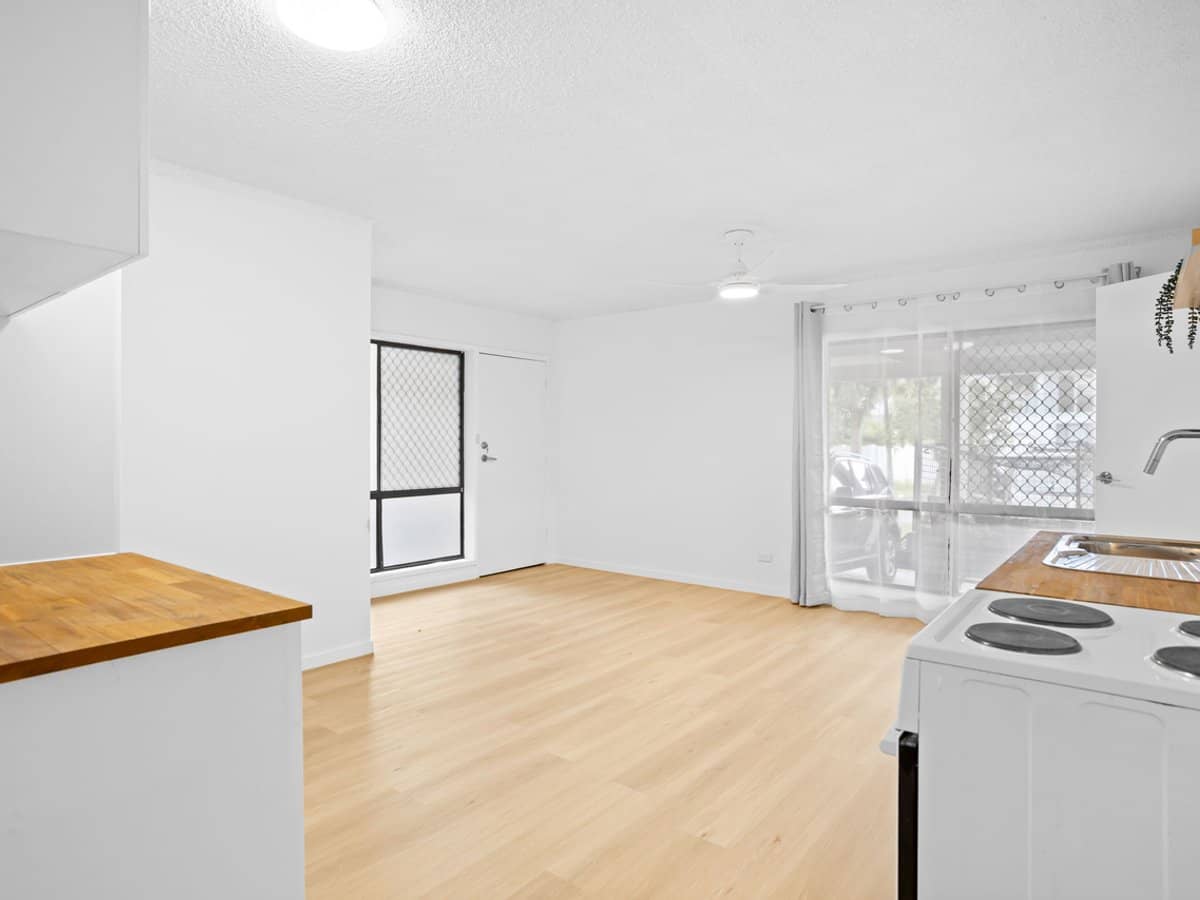 44 Sunrise Boulevard, SURFERS PARADISE - Thumbnail 3