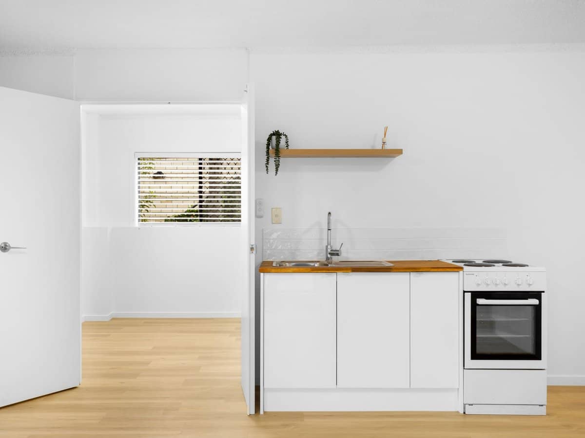 44 Sunrise Boulevard, SURFERS PARADISE - Thumbnail 4