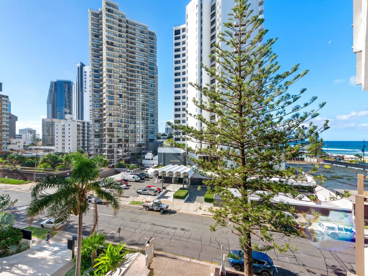 8 Trickett Street, Surfers Paradise - Thumbnail 1