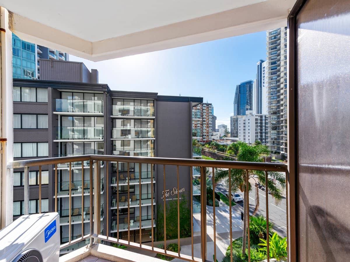 8 Trickett Street, Surfers Paradise - Thumbnail 2